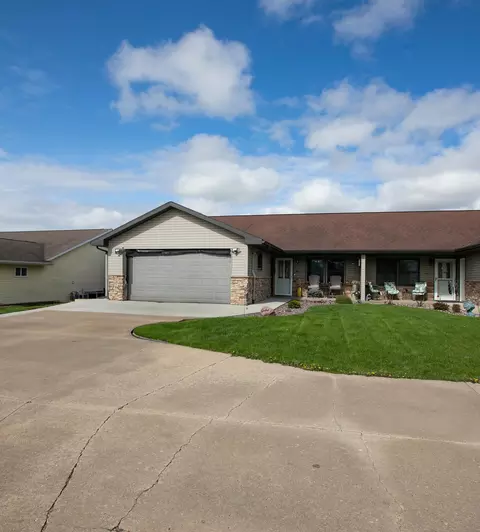 410 E Madison St, Dodgeville, WI 53533