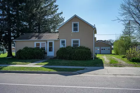 1417 Academy St, Elroy, WI 53929