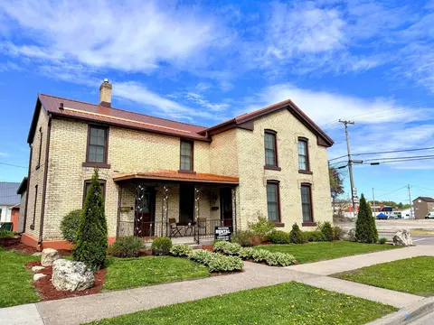 201 S 203 S Beaumont Rd, Prairie Du Chien, WI 53821