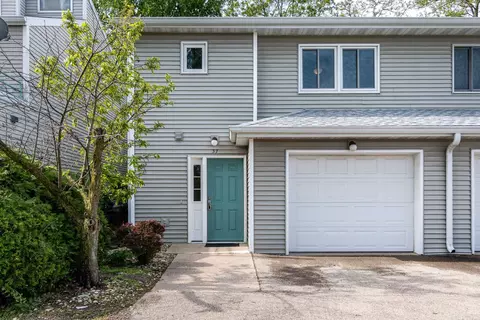 37 Ponwood Cir, Madison, WI 53717