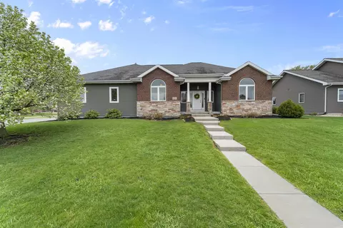 698 Prairie Grass Rd, Oregon, WI 53575