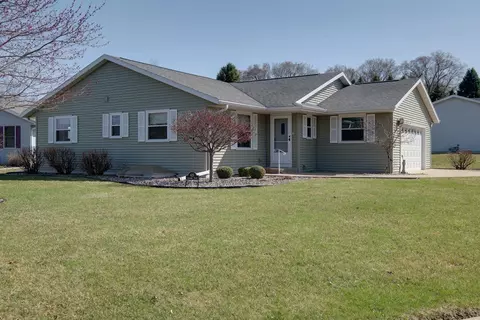 425 Ventura Ln, Whitewater, WI 53190