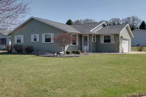 425 Ventura Ln, Whitewater, WI 53190