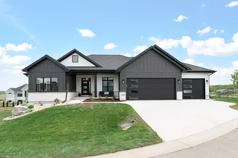5010 Pear Blossom Ct, Waunakee, WI 53597