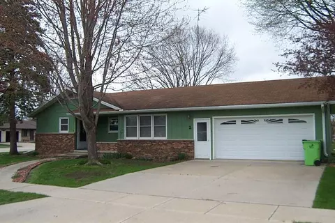 2 Meadow View Cir, Waupun, WI 53963