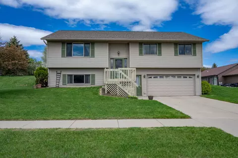 28 Jaz Cir, Reedsburg, WI 53959