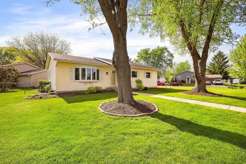506 Spahn Cir, Sun Prairie, WI 53590