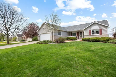 722 Eagle Crest Dr, Madison, WI 53704