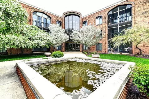 6302 Mineral Point Rd #112, Madison, WI 53705