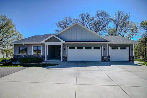 521 Ridge Dr, Mazomanie, WI 53560