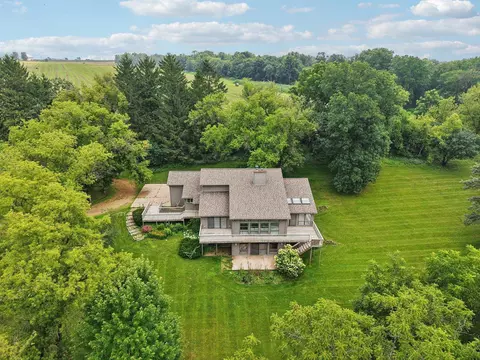 2550 County Rd E, Mount Horeb, WI 53572
