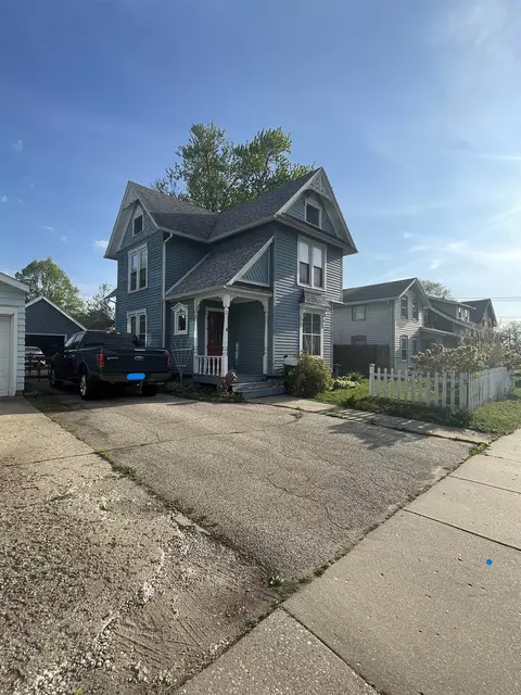 428 E Centerway St, Janesville, WI 53545