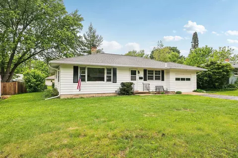 6013 Gateway Grn, Monona, WI 53716