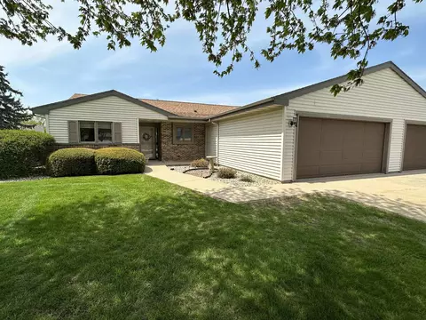 3024 S Petunia Ln, Beloit, WI 53511