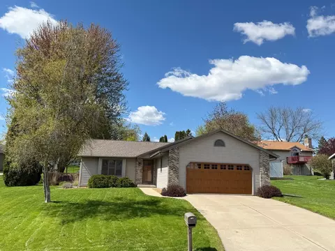 528 W Mohawk Trl, Deforest, WI 53532