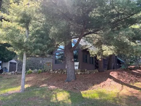 2335 Andy Mountain Ln, Harpers Ferry, IA 52146