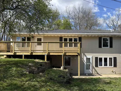 w9334 Bluff Lane, Cambridge, WI 53523