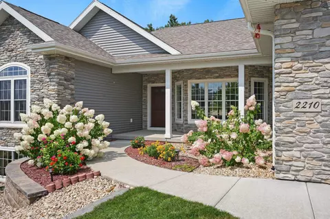 2210 Alban Ln, Prairie Du Sac, WI 53578