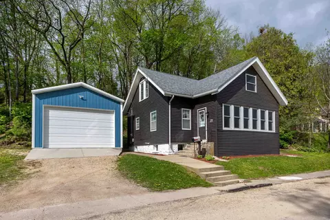 219 W River St, Darlington, WI 53530