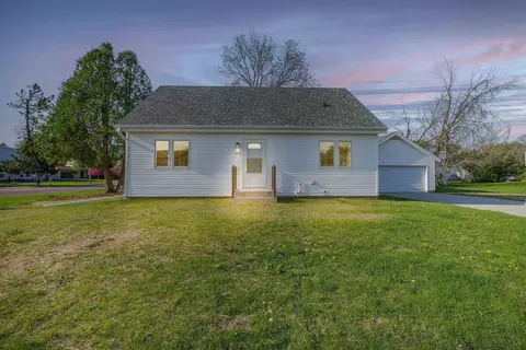 1015 Meadow St, Watertown, WI 53094
