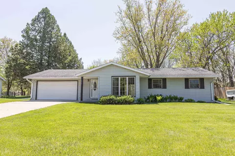 2425 Scrabble Creek Dr, Hazel Green, WI 53811