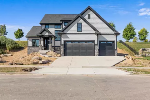 1025 Brynhill Dr, Oregon, WI 53575