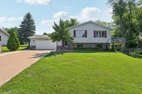331 Parkway Dr, Mount Horeb, WI 53572