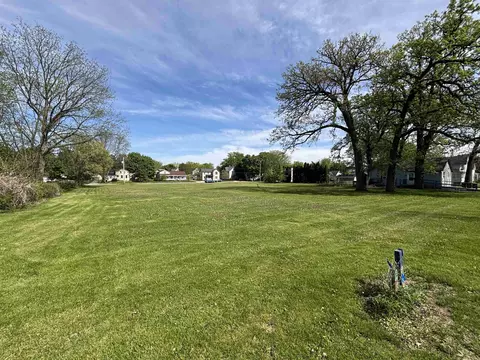 613 Grove St, Fort Atkinson, WI 53538