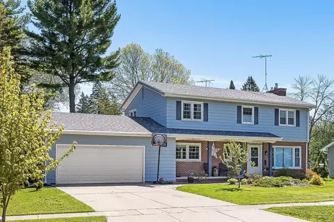 1025 Newbury St, Ripon, WI 54971