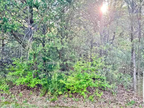 327 Oakbrook Dr, Wisconsin Dells, WI 53965