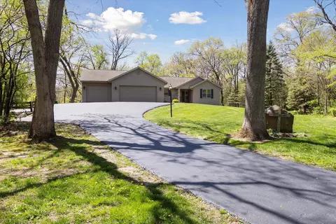 2015 W Glenmoor Ln, Janesville, WI 53545
