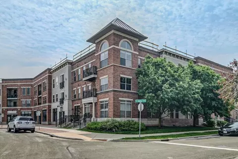 2581 Smiths Xing #307, Sun Prairie, WI 53590