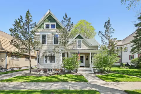 318 6th Ave, Baraboo, WI 53913