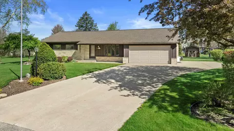 n78w16328 Community Dr, Menomonee Falls, WI 53051