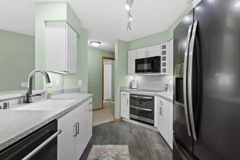 8530 Greenway Blvd #214, Middleton, WI 53562