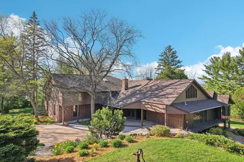 9008 Far View Rd, Mazomanie, WI 53560