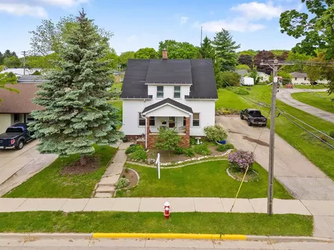 367 N Monroe St, Waterloo, WI 53594
