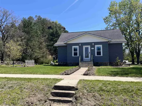 105 Castle St, Camp Douglas, WI 54618