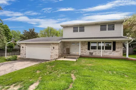 122 Canterbury Ct, Waunakee, WI 53597