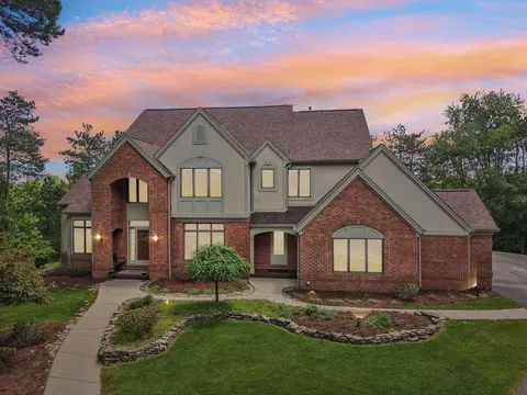 w8849 Deer Run Trail, Cambridge, WI 53523