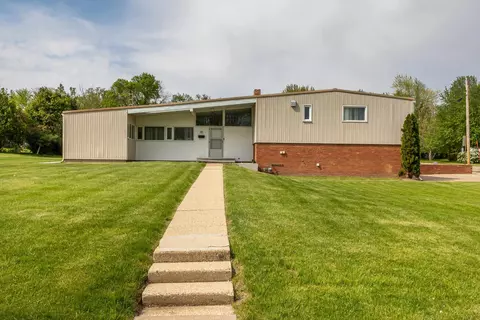 30 Elmer St, Platteville, WI 53818