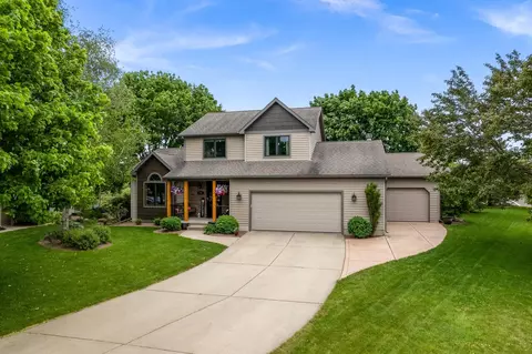 729 Parkway Dr, Mount Horeb, WI 53572