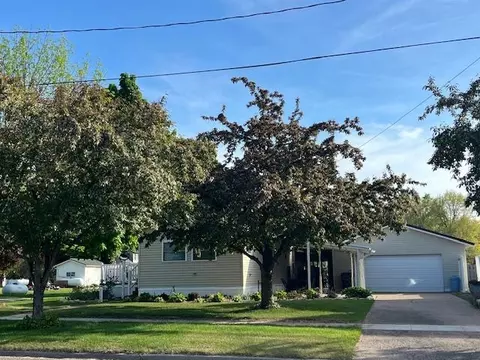 314 Chestnut St, Harpers Ferry, IA 52146