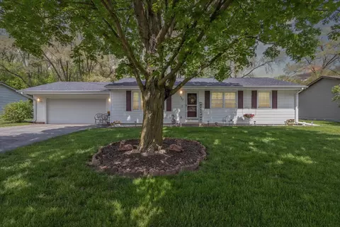 737 Jeannie Ln, Beloit, WI 53511