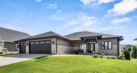 802 Lynn St, Waunakee, WI 53597