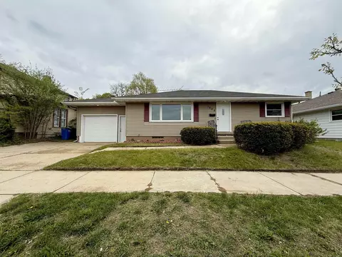 1005 Dewitt St, Portage, WI 53901