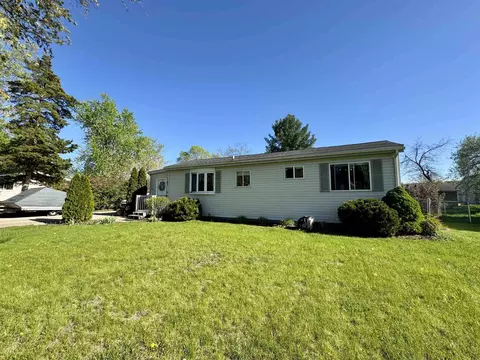 613 W Hudson St, Mazomanie, WI 53560