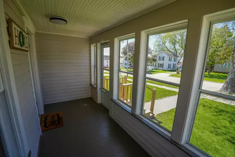 230 Towyn St, Cambria, WI 53923