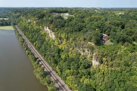 4905 Starlight Ln, Cassville, WI 53806