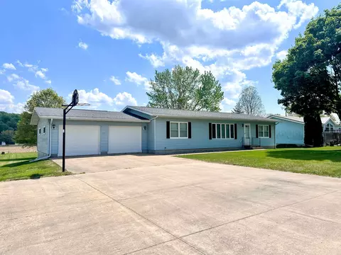 37178 Sand Burr Ln, Prairie Du Chien, WI 53821